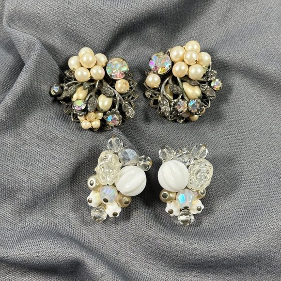 LOT 2 Vintage Eugene Cluster Earrings Clip On - Picture 1 of 3